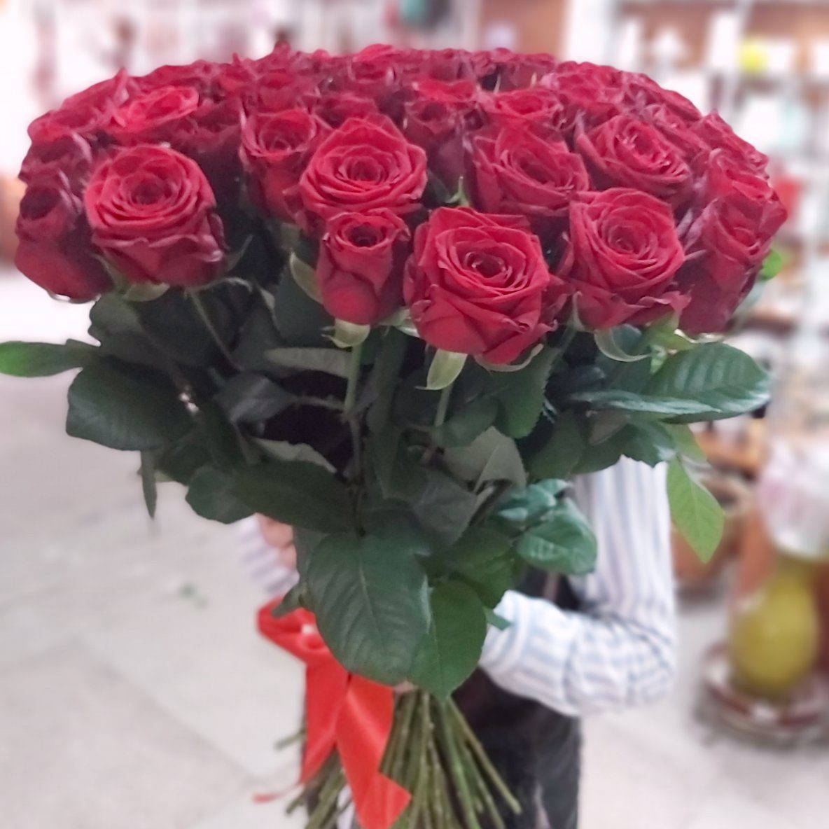 51 красная роза во Львове - фото