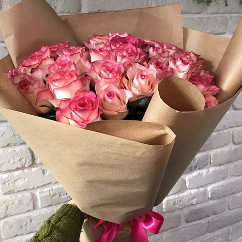 25 біло-рожевих троянд у Львові фото букета