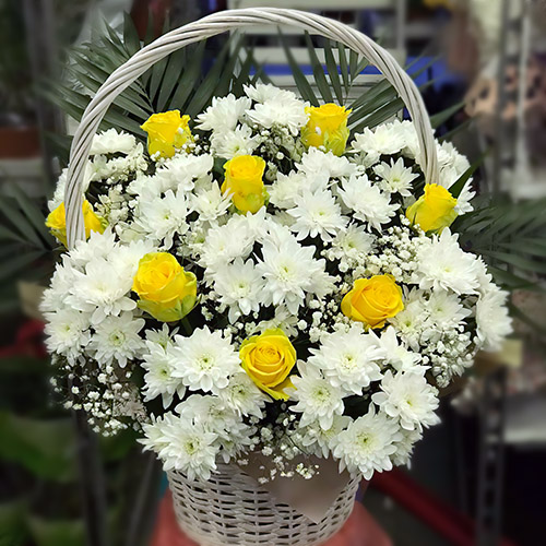 Фото товара Корзина "Белые хризантемы, жёлтые розы" у Львові
