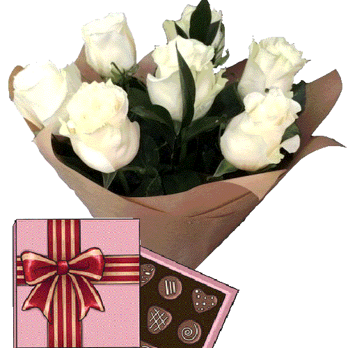 Фото товара 7 белых роз с конфетами у Львові