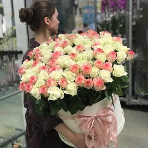 101 белая и розовая роза во Львове фото