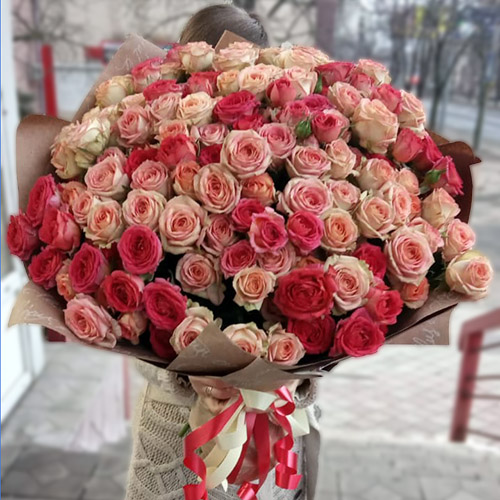 101 рожева троянда різних сортів фото букета
