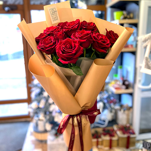букет із 11 червоних троянд фото