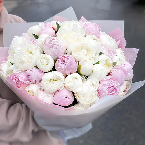 Фото товара 45 белых и розовых пионов у Львові