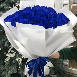 33 синие импортные розы во Львове фото