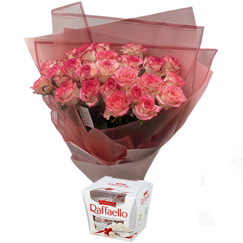 Фото товара 25 розовых роз с конфетами у Львові