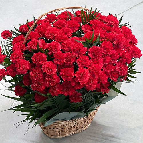 Фото товара 100 гвоздик в корзине у Львові